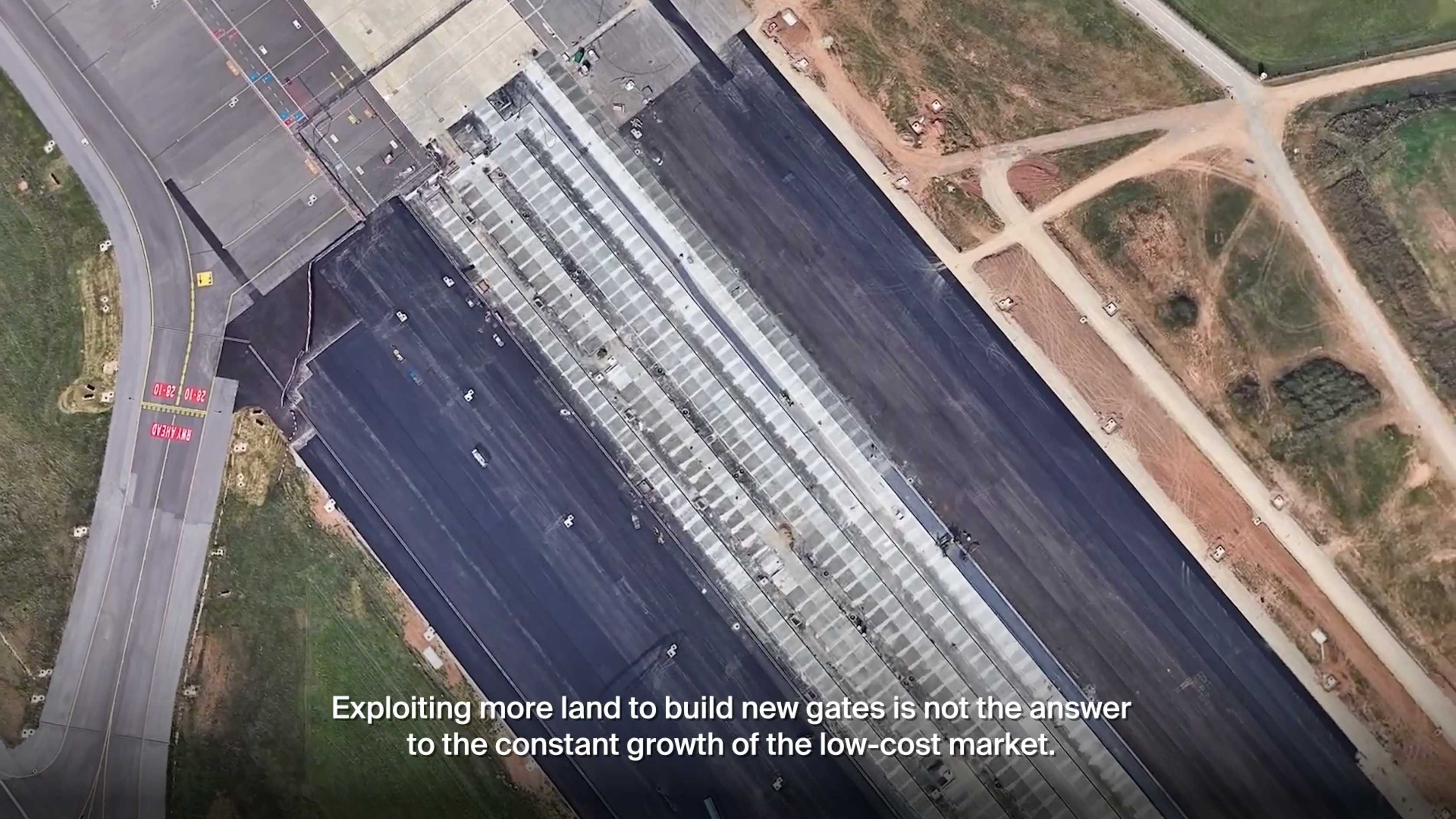 the terminal film screenshot installation ryanair